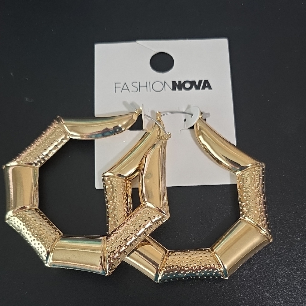 3/$30**Fashion Nova Textured Gold Earrings - Picture 1 of 1